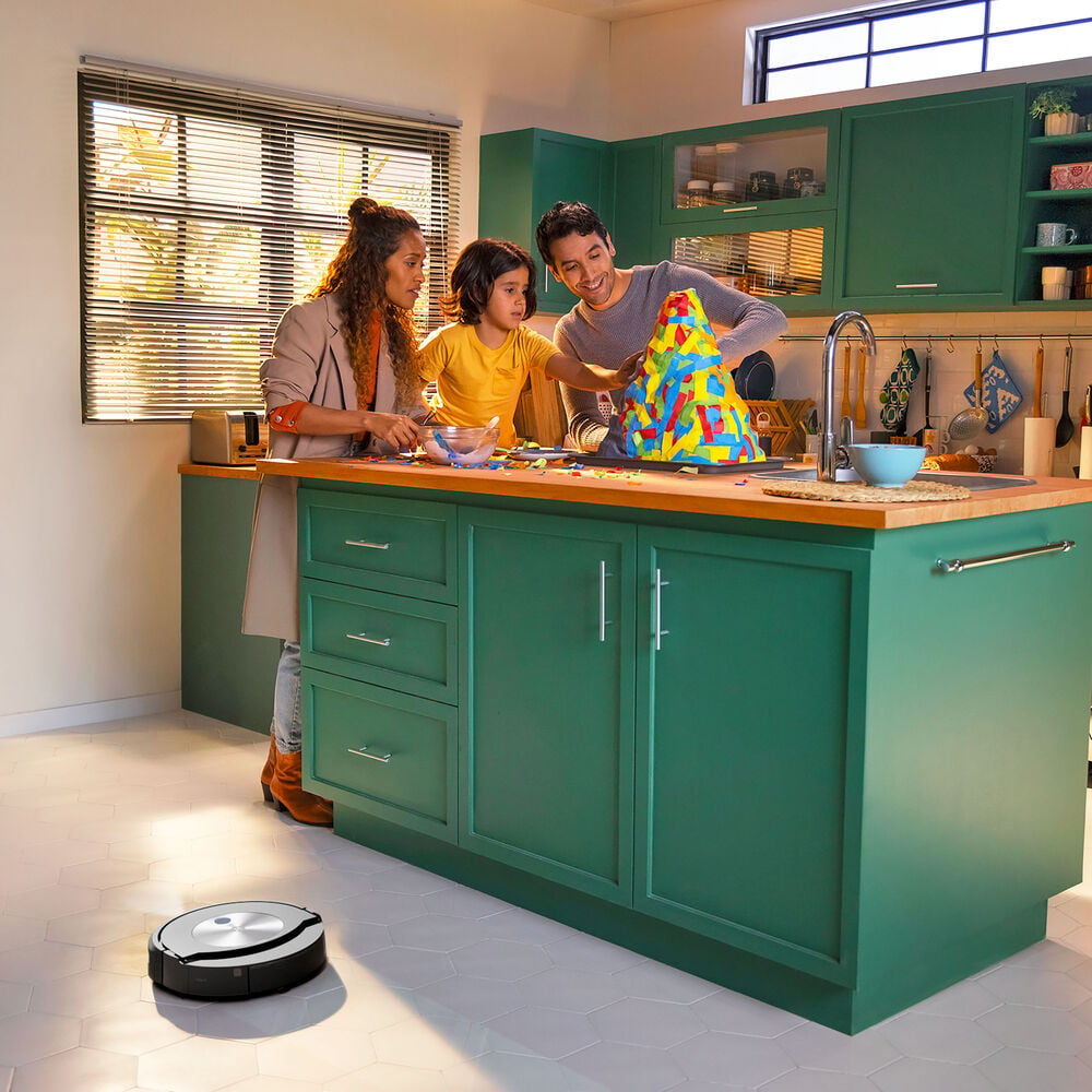  iRobot Roomba Combo J+ Series Robot aspirador autovaciante,  limpia por habitación con mapeo inteligente, evita obstáculos, se vacía  durante 60 días, identifica la fregona, funciona con Alexa, con paño : Hogar