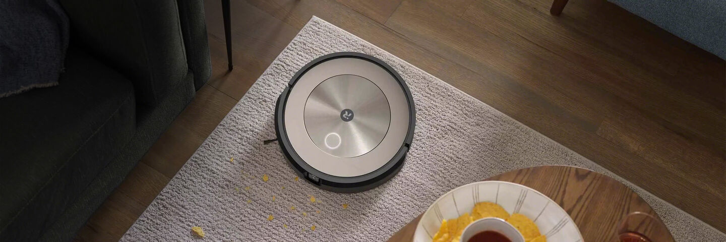 Roomba&reg; j9 vacuuming the carpet