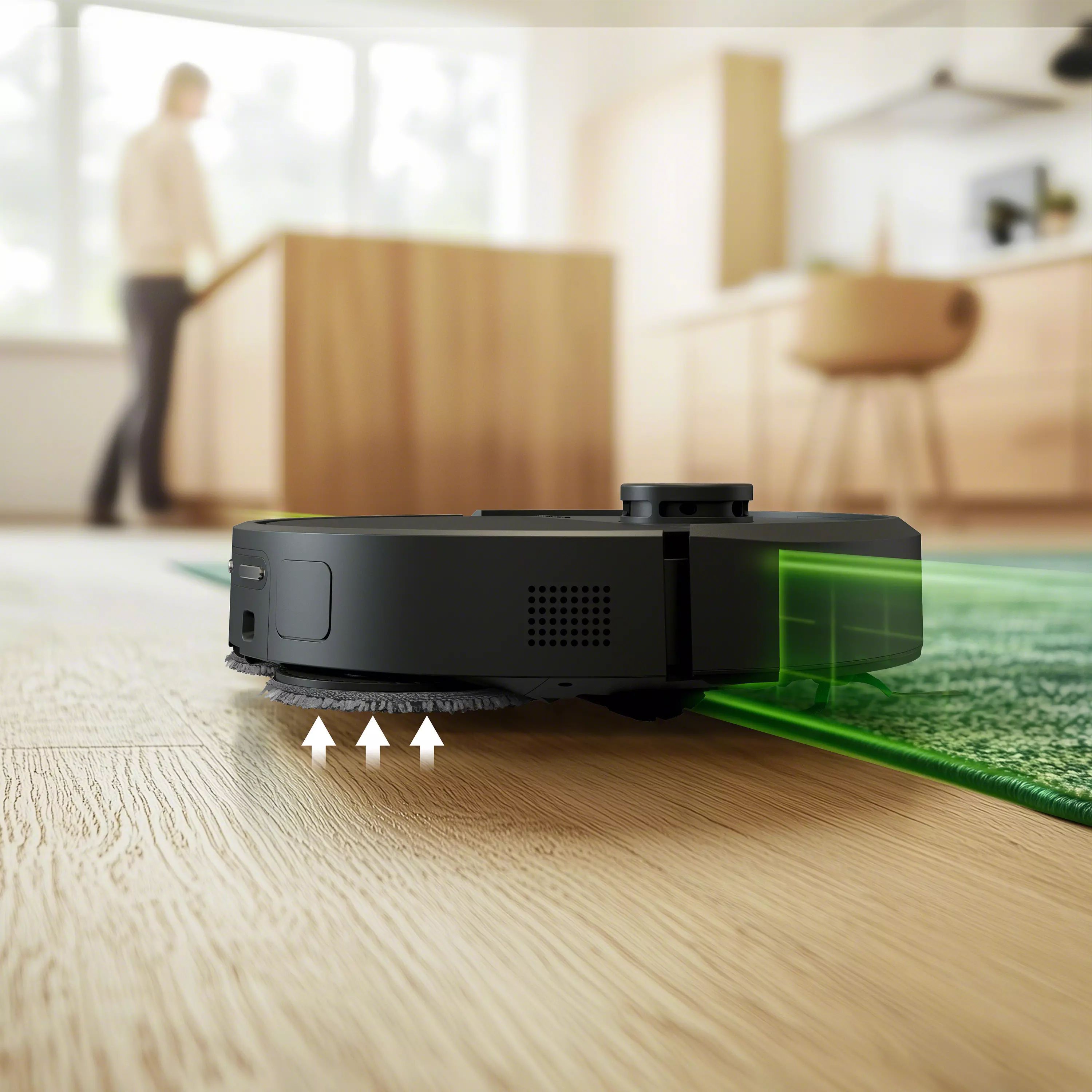 Roomba® Plus 405 Combo robot | BLACK