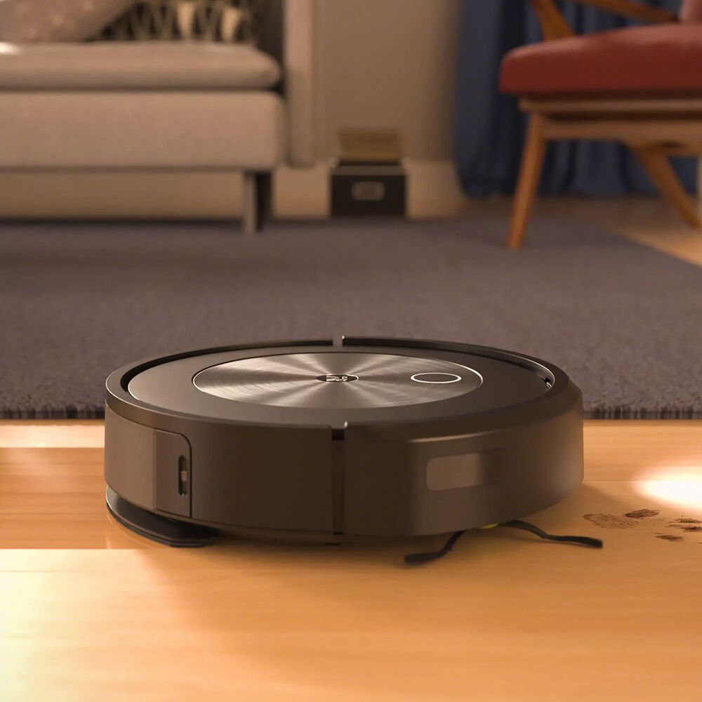 Berlin, Allemagne, 29 Août 2019. Irobot Roomba Nettoyant Le Sol De La  Chambre. Robot Aspirateur. Concept De Nettoyage Domestique. Nouvelles  Technologies. Banque D'Images et Photos Libres De Droits. Image 144277877