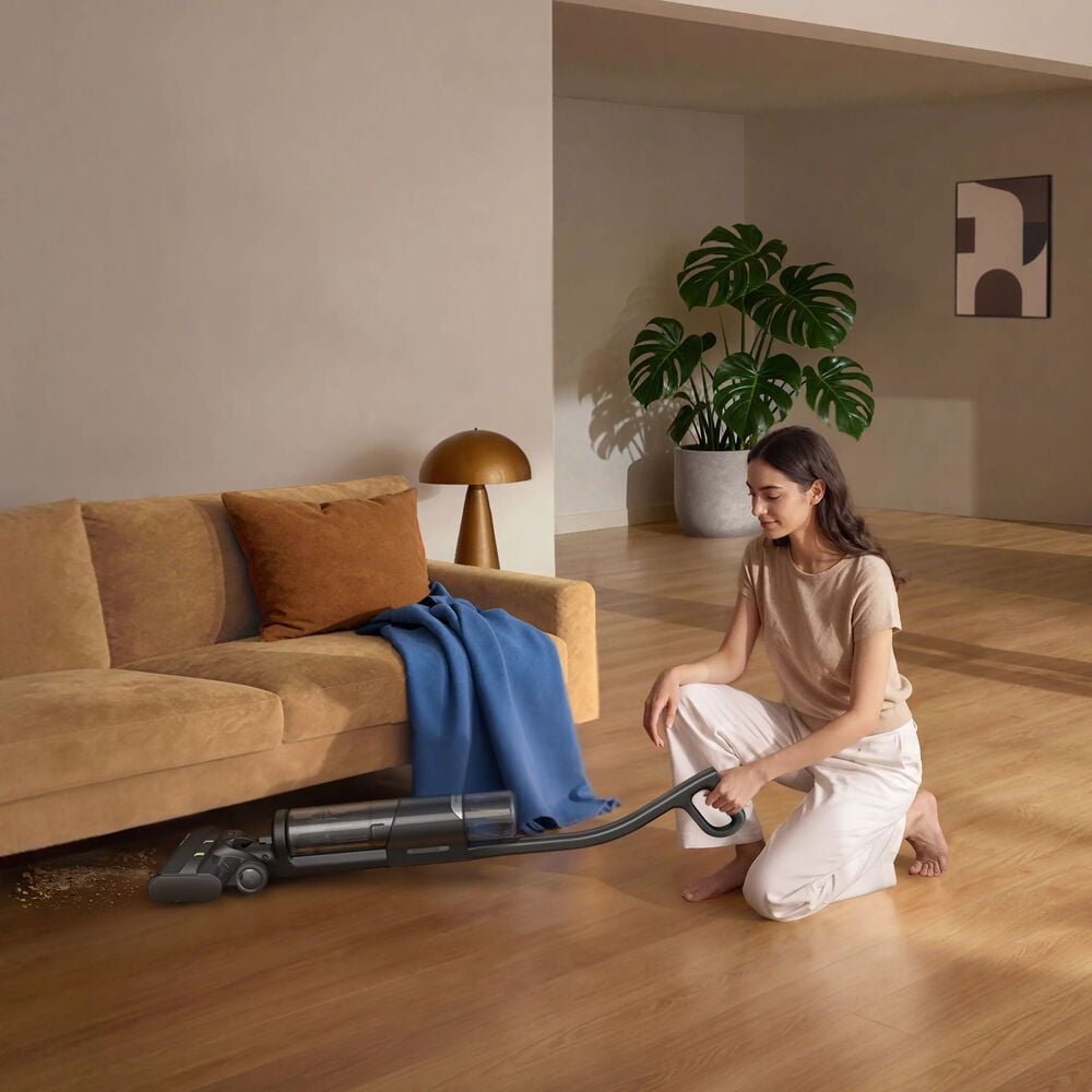 One full charge cleans the entire house&sup1;