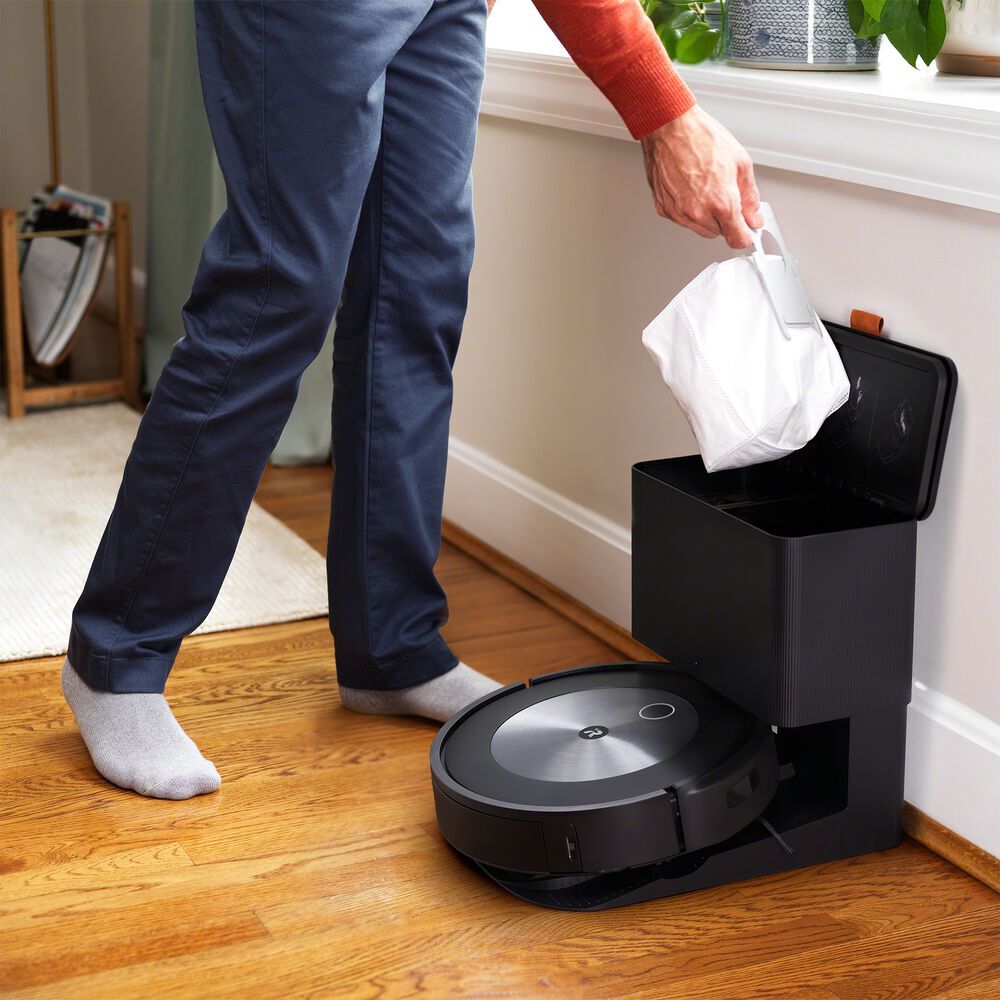 Roomba® j7+ Self-Emptying Robot Vacuum Cleaner | iRobot® | iRobot