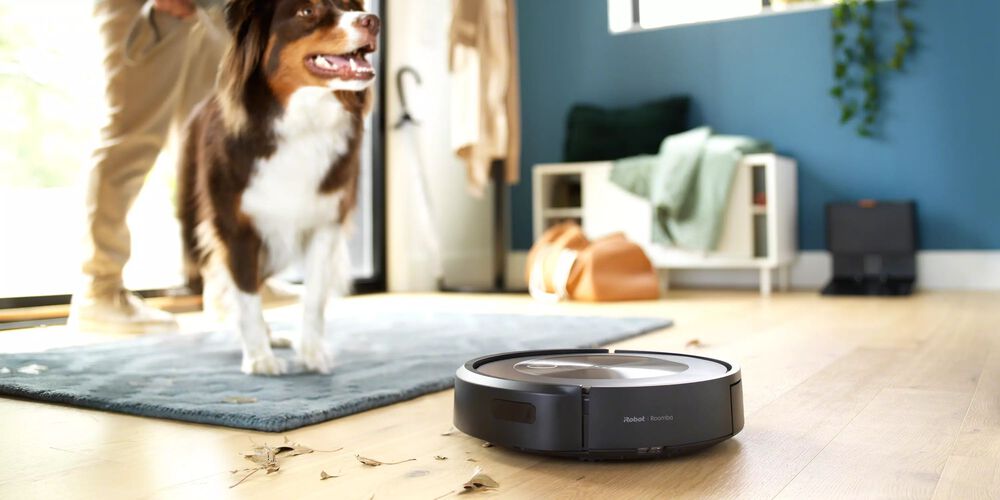 Roomba&reg; j9 works with pets