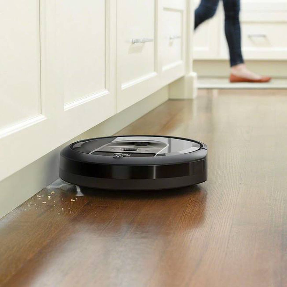 iRobot Roomba i8+ (8550) Self-Emptying Robot Vacuum, Automatic Dirt  Disposal, Empties Itself for up to 60 Days, Wi-Fi, Smart Mapping,  Compatible with